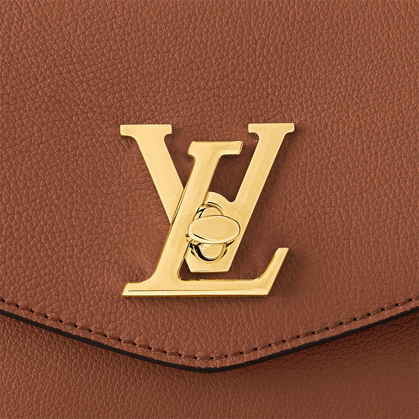 louis-vuitton-oxford-lockme-leather-handbags-M22952_PM1_Detail-view.webp